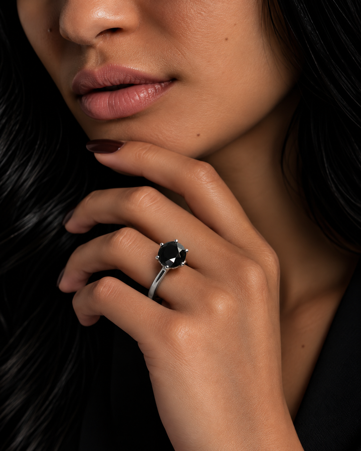 Woman wearing a black-stone ROXARI ring