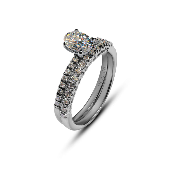 Oval cut Moissanite diamond ring