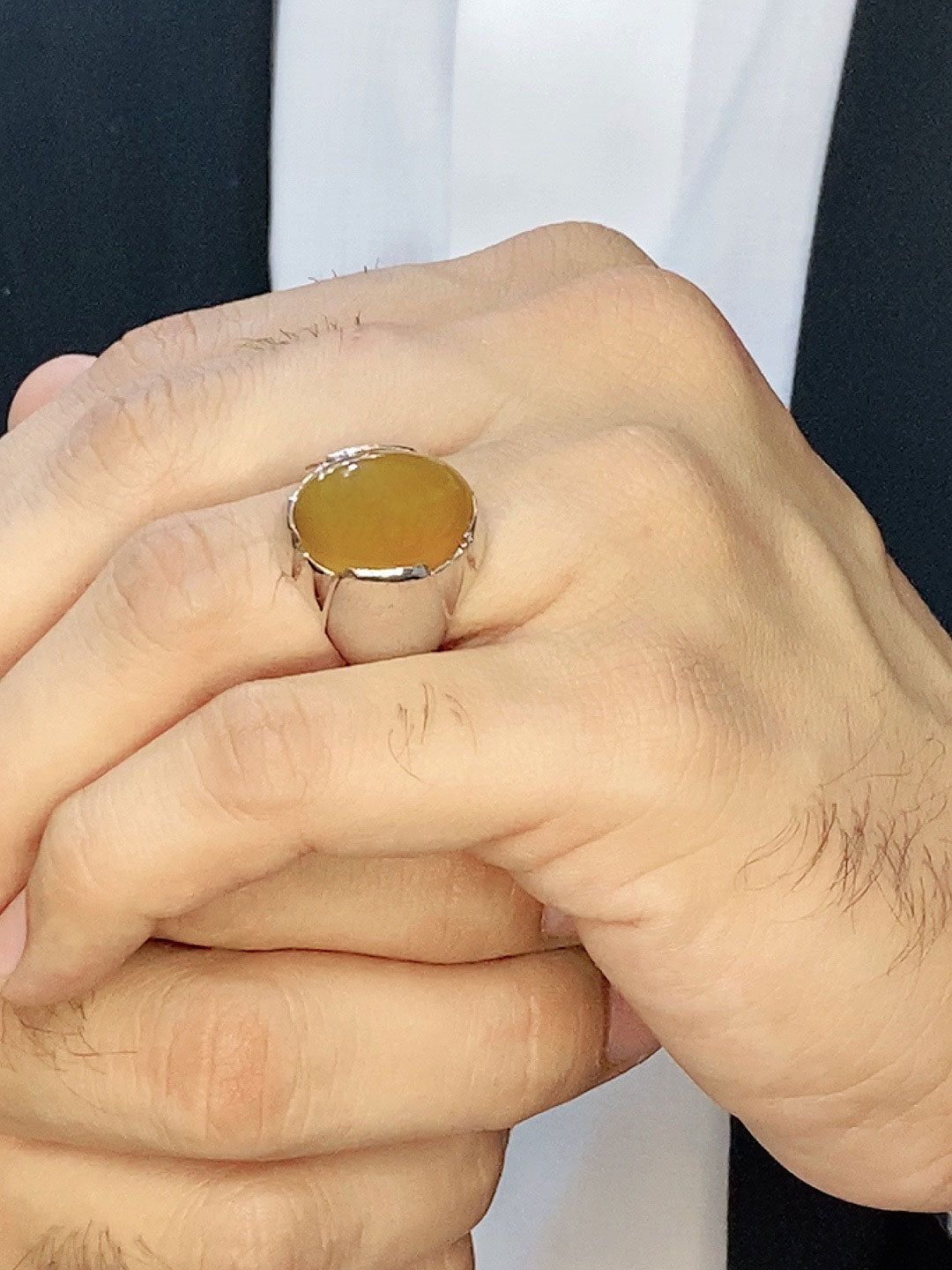 Elevate Your Style with the Zard Aqeeq Ring for Men Roxari